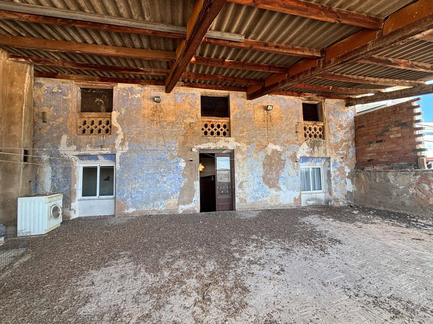 8 bedroom Finca/Country House for sale in Asco with garage - € 180,000 (Ref: 10160995)
