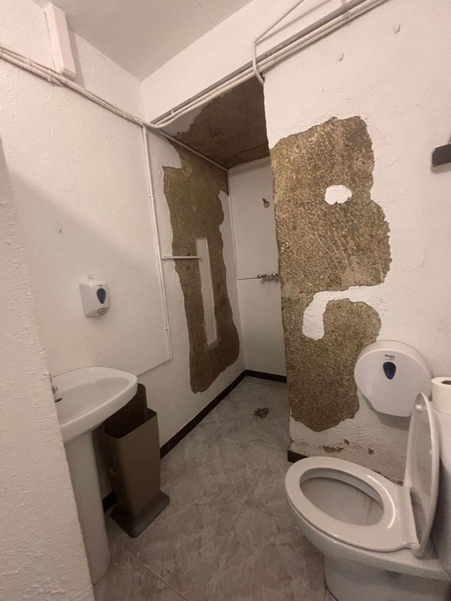 Kaupallinen vuokrattavana paikassa Tivissa - 460 € (Ref: 10164059)