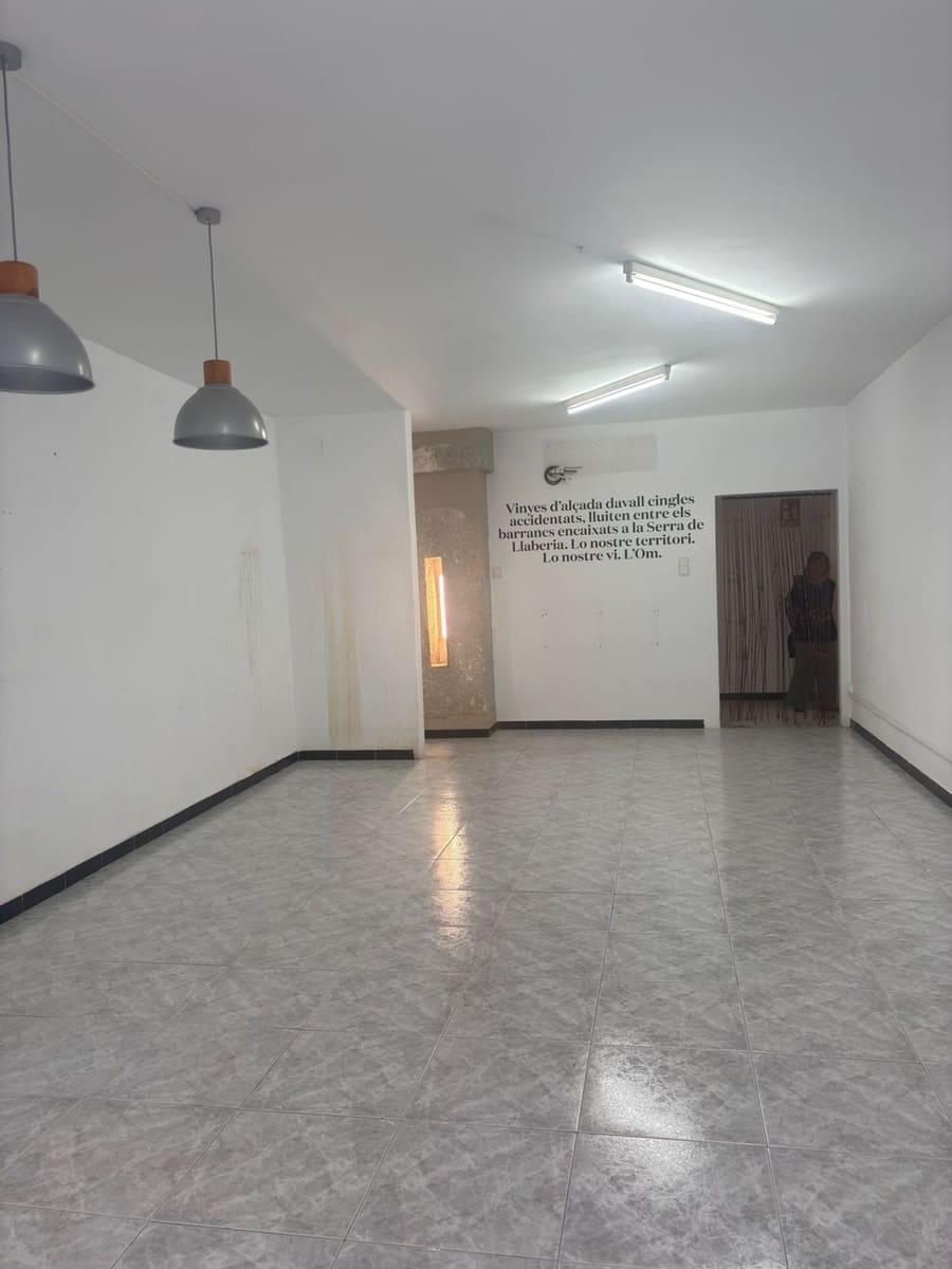 Kaupallinen vuokrattavana paikassa Tivissa - 460 € (Ref: 10164059)