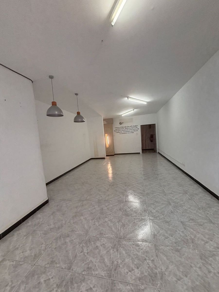Kaupallinen vuokrattavana paikassa Tivissa - 460 € (Ref: 10164059)