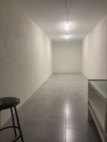 Kaupallinen vuokrattavana paikassa Tivissa - 460 € (Ref: 10164059)