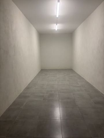 Kaupallinen vuokrattavana paikassa Tivissa - 460 € (Ref: 10164059)