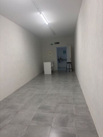 Kaupallinen vuokrattavana paikassa Tivissa - 460 € (Ref: 10164059)