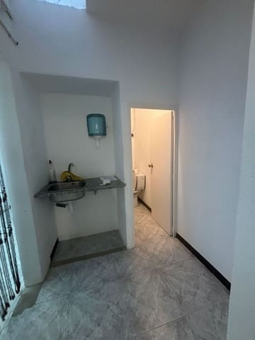 Kaupallinen vuokrattavana paikassa Tivissa - 460 € (Ref: 10164059)