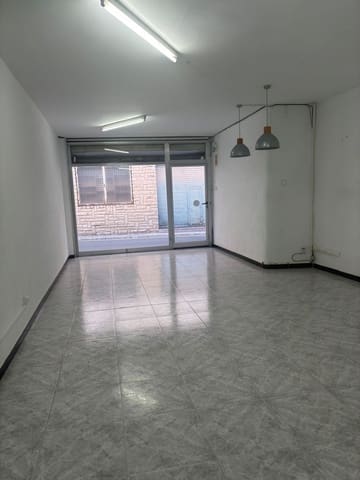 Kaupallinen vuokrattavana paikassa Tivissa - 460 € (Ref: 10164059)