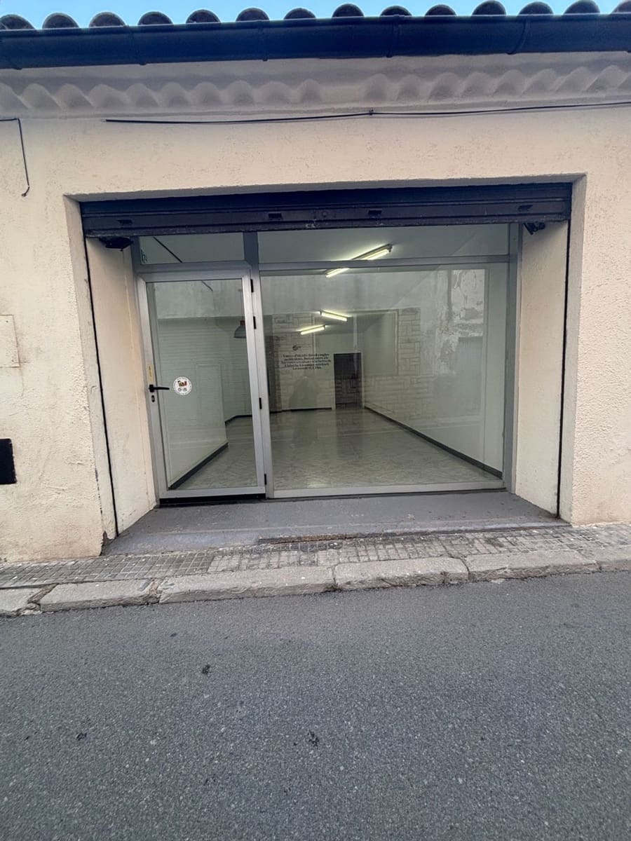 Kaupallinen vuokrattavana paikassa Tivissa - 460 € (Ref: 10164059)