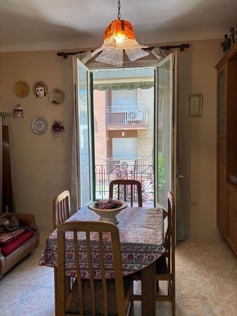 Apartamento de 4 habitaciones en Flix en venta con garaje - 99.000 € (Ref: 8640727)