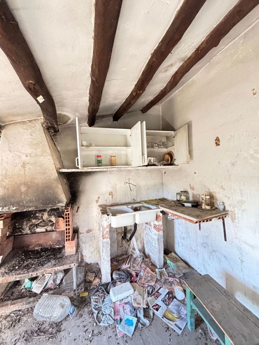 Grunde uden byggetilladelser til salg i Flix - € 25.000 (Ref: 8993596)