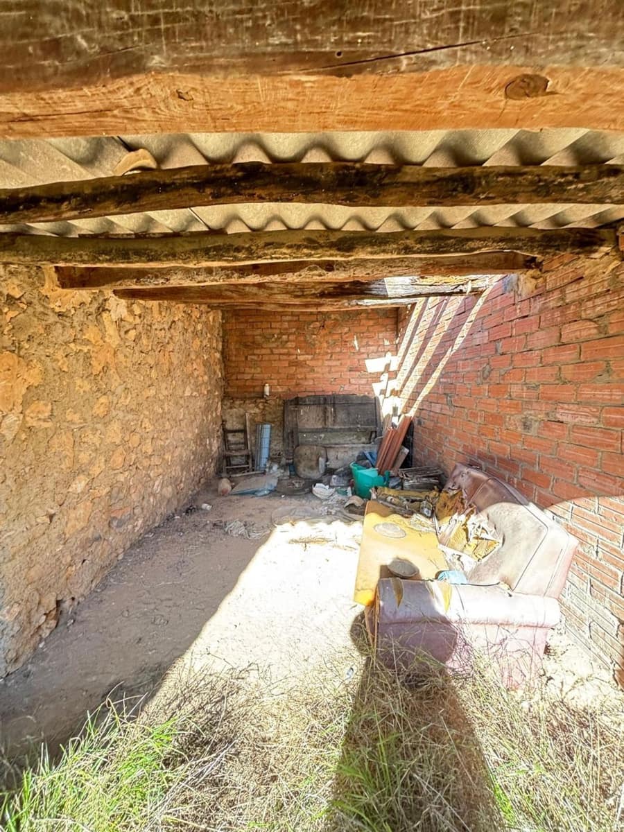 Grunde uden byggetilladelser til salg i Flix - € 25.000 (Ref: 8993596)