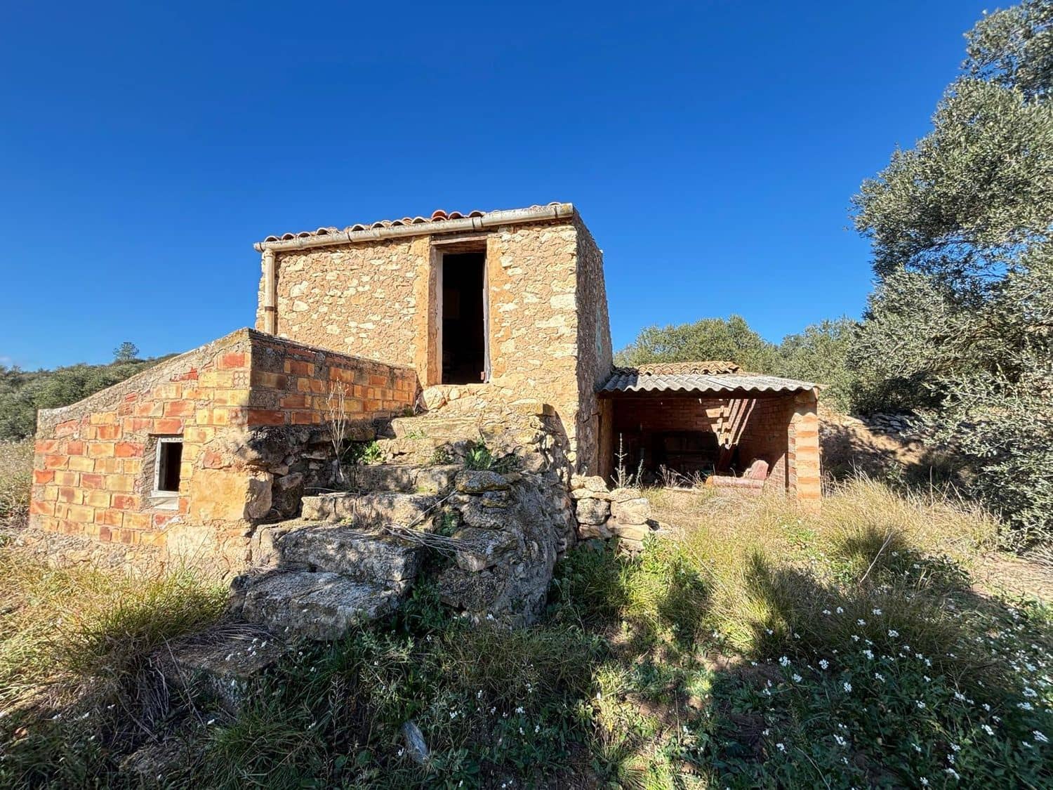 Grunde uden byggetilladelser til salg i Flix - € 25.000 (Ref: 8993596)