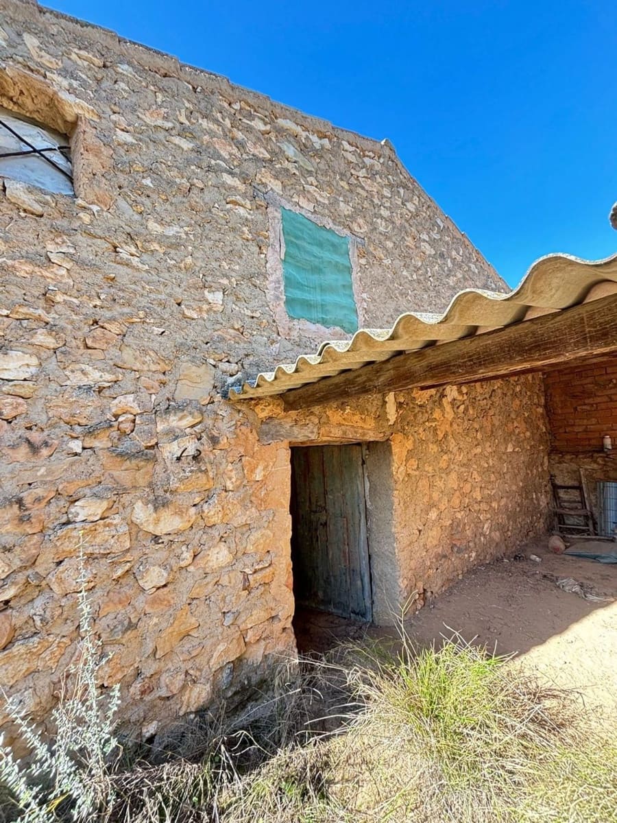 Grunde uden byggetilladelser til salg i Flix - € 25.000 (Ref: 8993596)