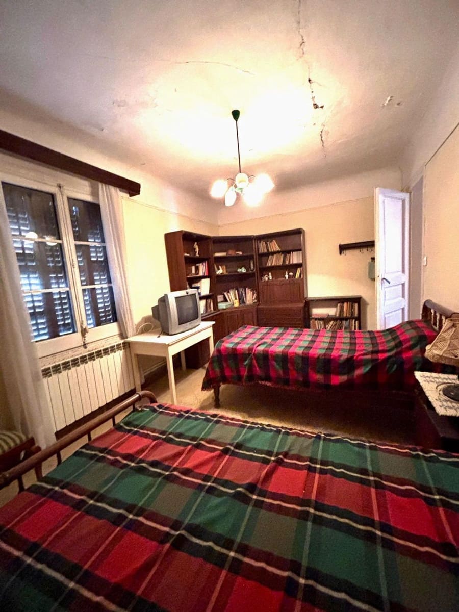 5 bedroom Finca/Country House for sale in Flix with garage - € 284,000 (Ref: 8993597)
