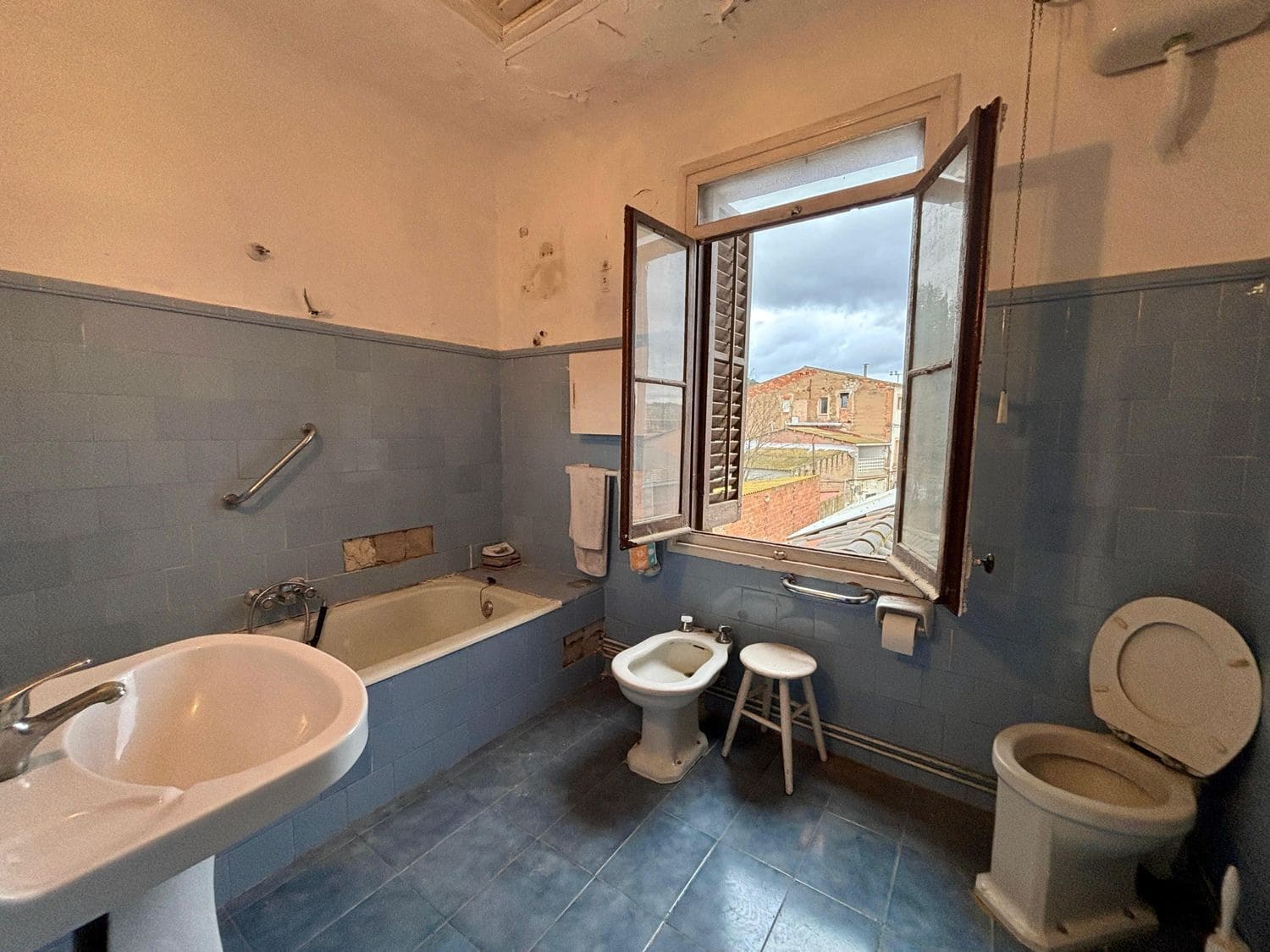 5 bedroom Finca/Country House for sale in Flix with garage - € 284,000 (Ref: 8993597)
