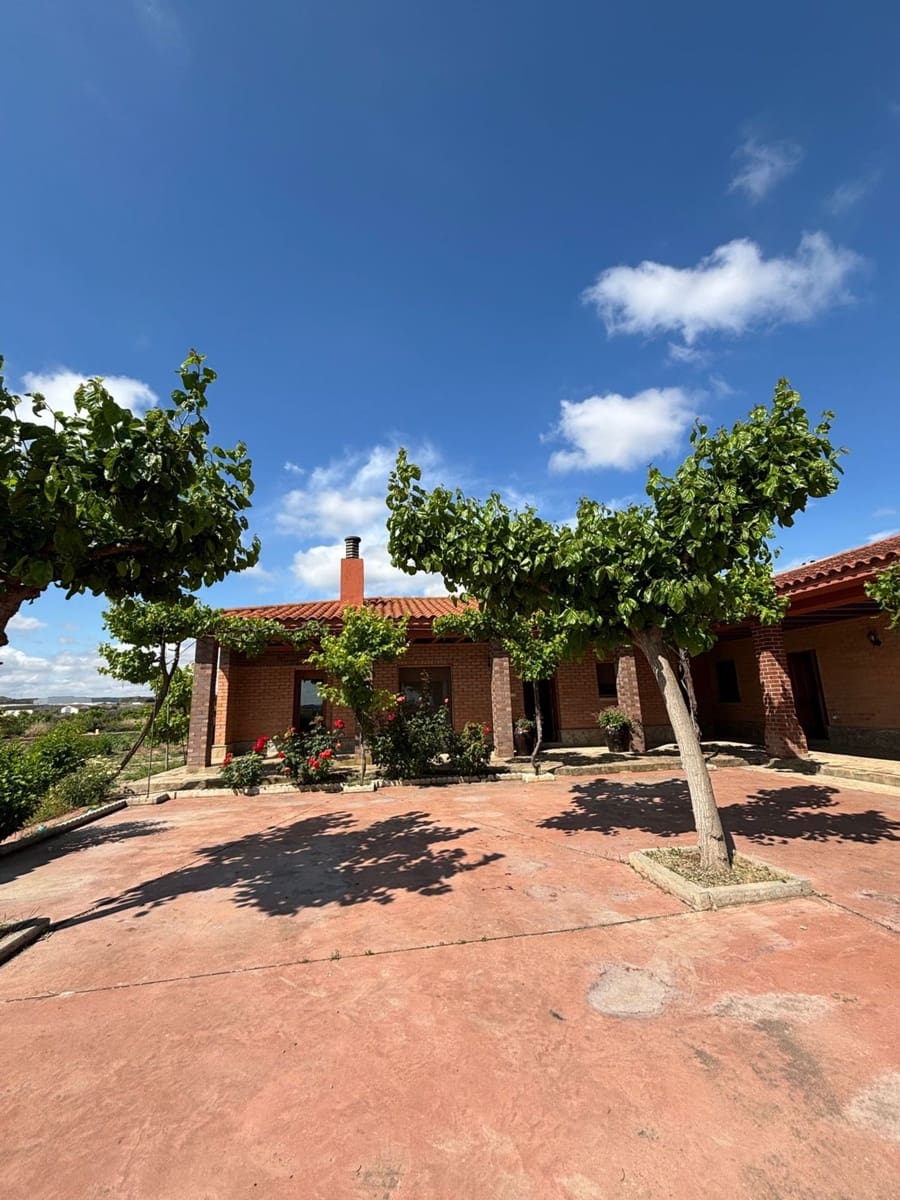 6 soveværelse Finca/Landehus til salg i Caspe med garage - € 690.000 (Ref: 9020543)