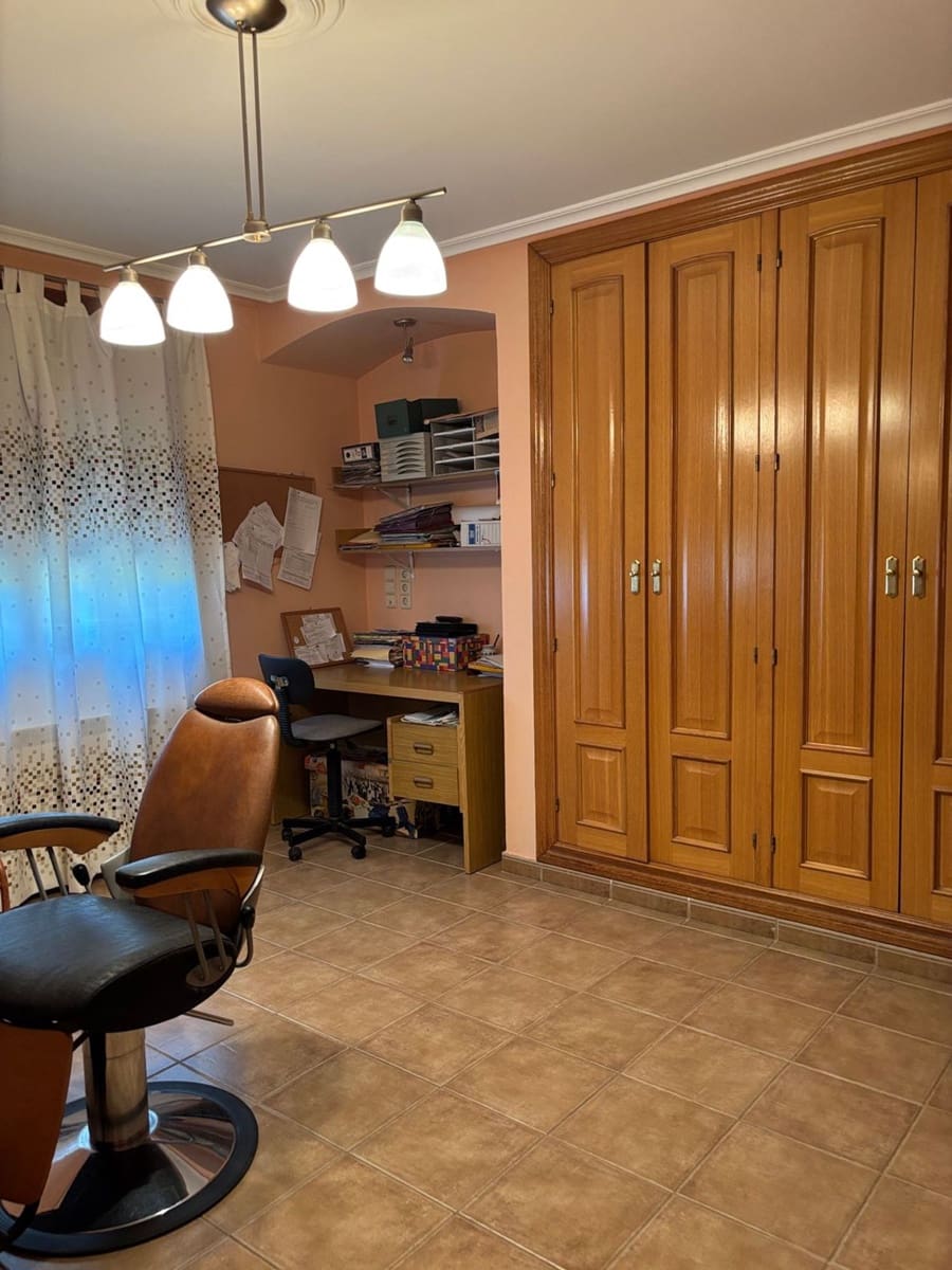 6 soveværelse Finca/Landehus til salg i Caspe med garage - € 690.000 (Ref: 9020543)