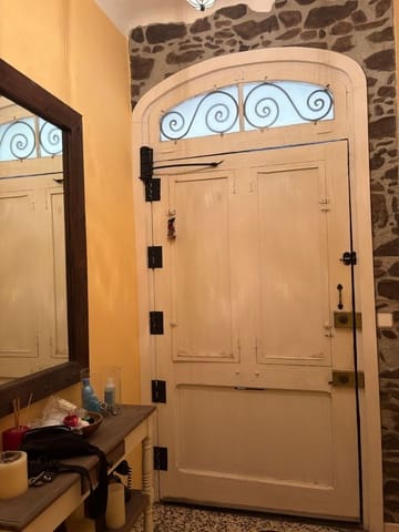 4 bedroom Restaurant/Bar for sale in Flix with garage - € 350,000 (Ref: 9242620)