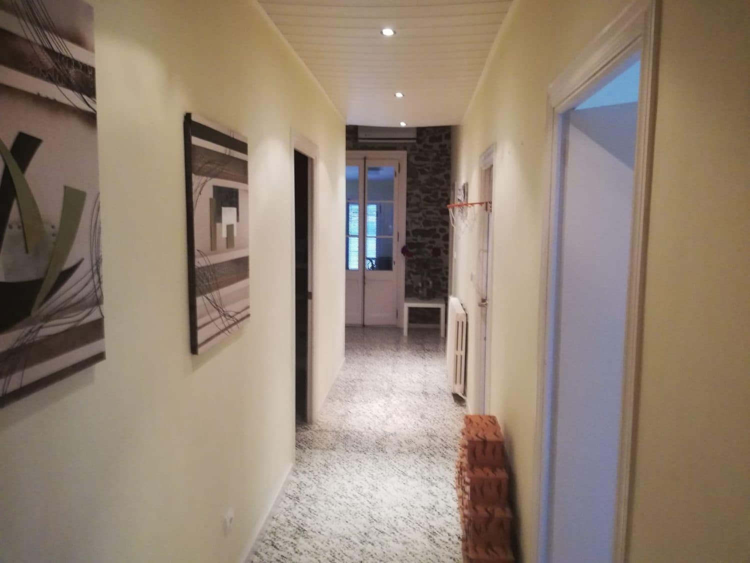 4 soveværelse Restaurant/Bar til salg i Flix med garage - € 350.000 (Ref: 9242620)