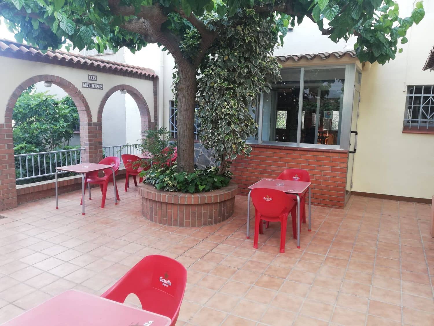 4 soveværelse Restaurant/Bar til salg i Flix med garage - € 350.000 (Ref: 9242620)