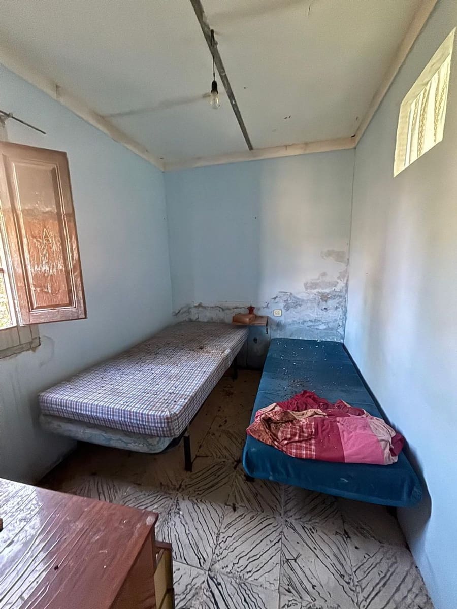 Mark till salu i Flix - 19 000 € (Ref: 9371259)