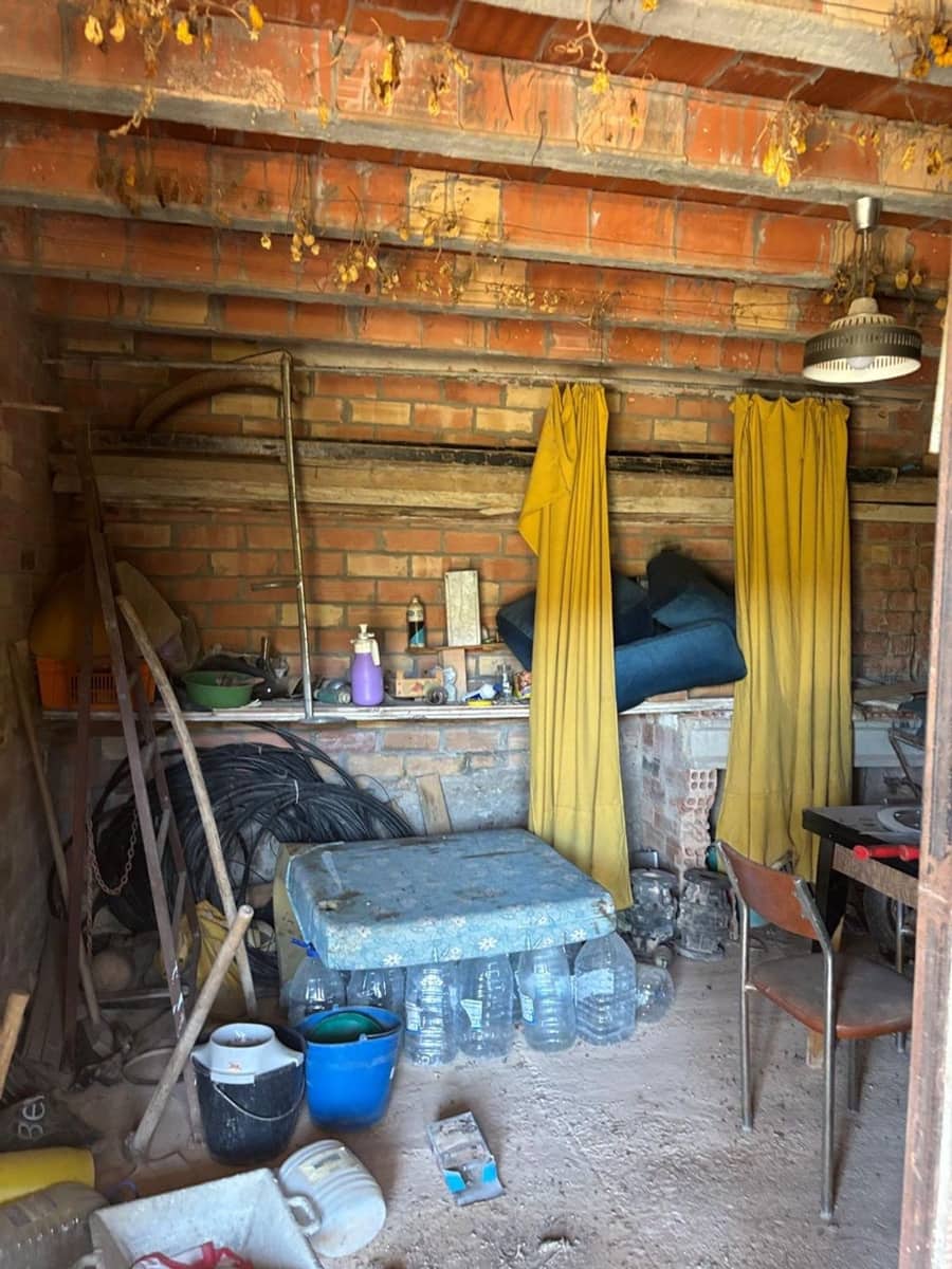 Mark till salu i Flix - 19 000 € (Ref: 9371259)