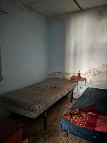 Mark till salu i Flix - 19 000 € (Ref: 9371259)