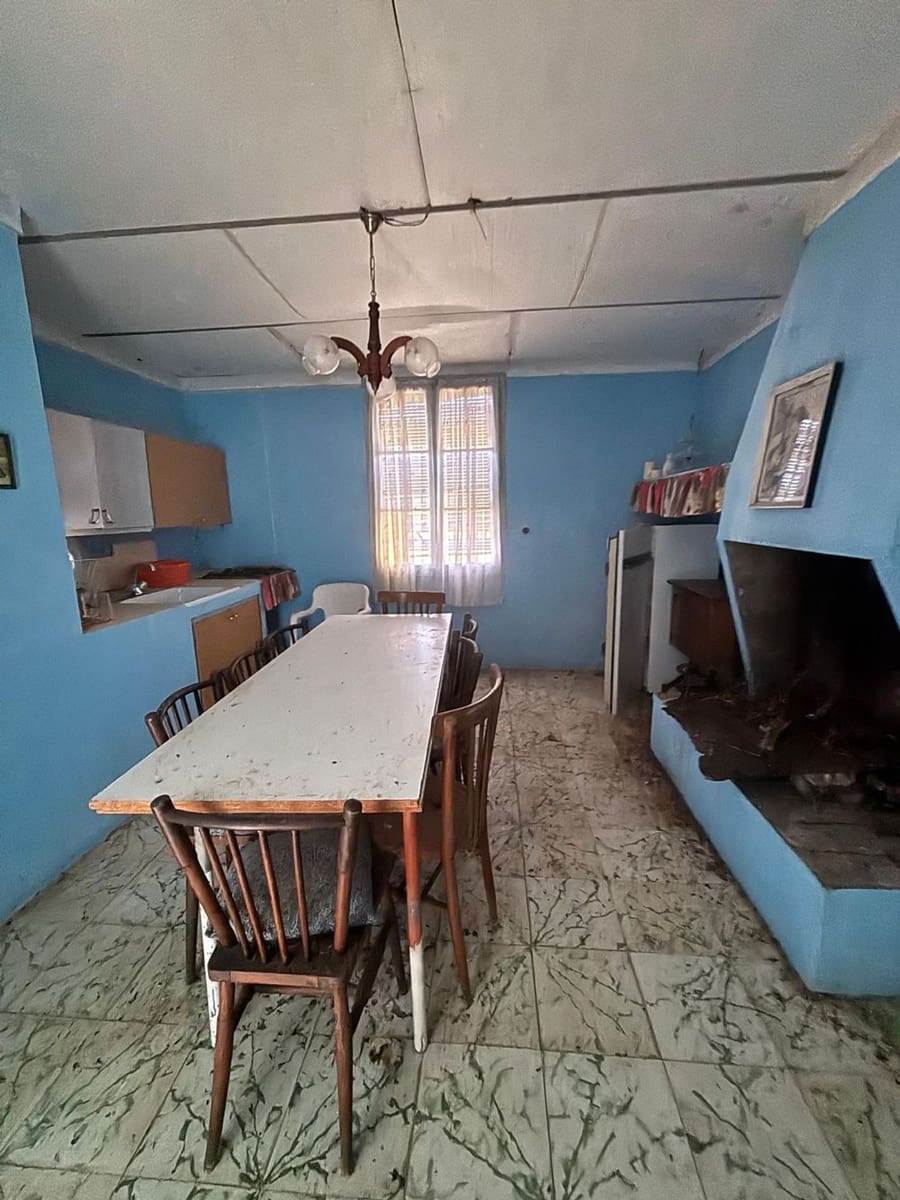 Mark till salu i Flix - 19 000 € (Ref: 9371259)