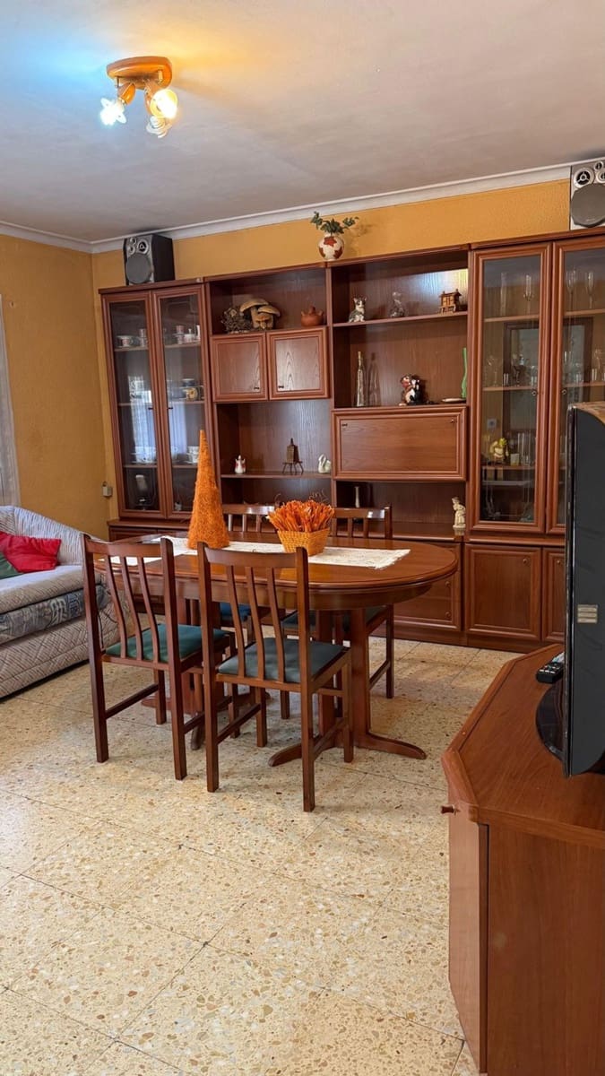 4 soverom Leilighet til salgs i Flix med garasje - € 57 000 (Ref: 9371261)