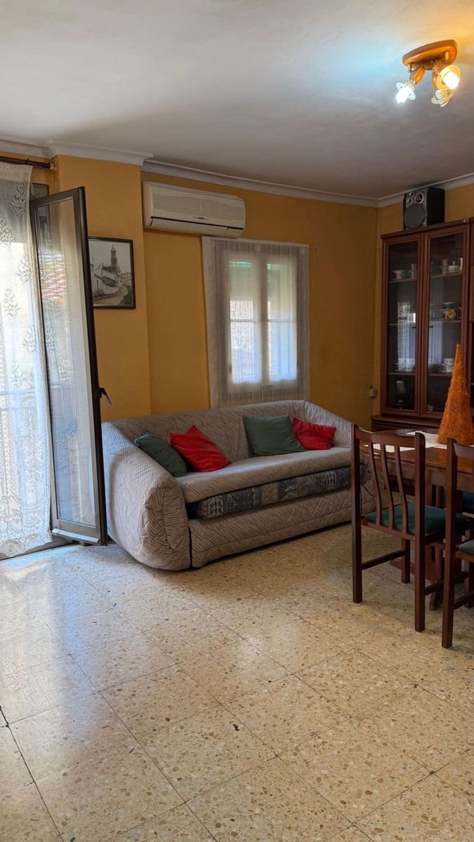 4 soverom Leilighet til salgs i Flix med garasje - € 57 000 (Ref: 9371261)