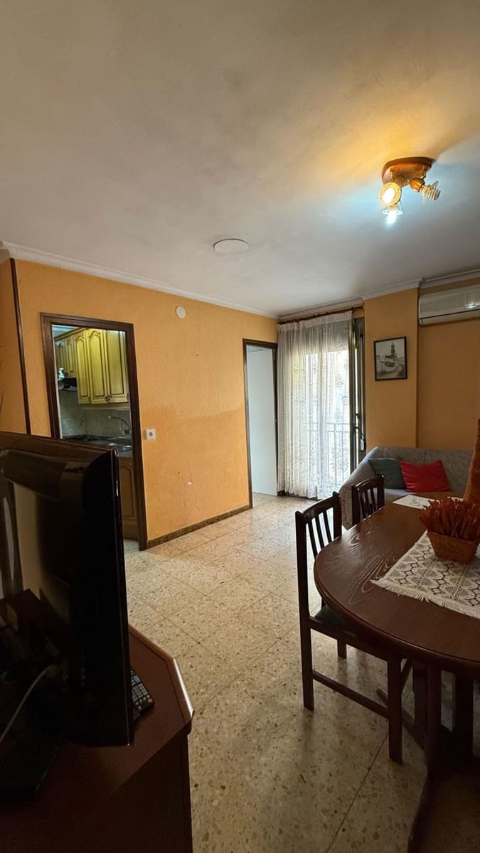 4 soverom Leilighet til salgs i Flix med garasje - € 57 000 (Ref: 9371261)