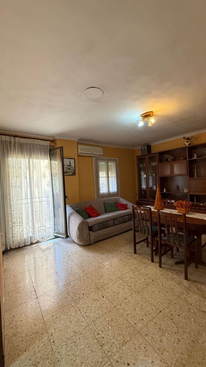 4 soverom Leilighet til salgs i Flix med garasje - € 57 000 (Ref: 9371261)