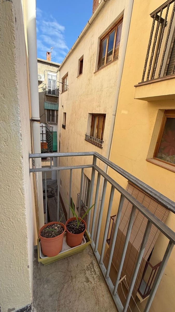 4 soverom Leilighet til salgs i Flix med garasje - € 57 000 (Ref: 9371261)