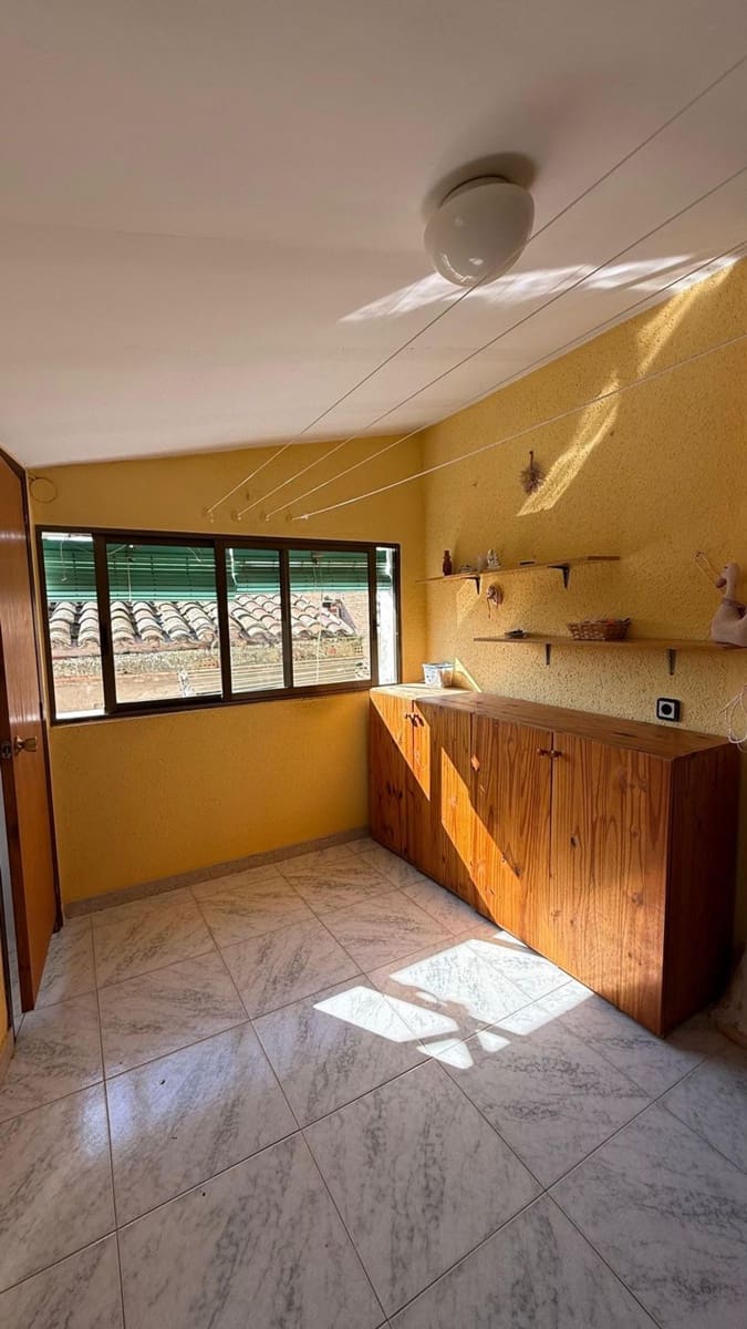 4 soverom Leilighet til salgs i Flix med garasje - € 57 000 (Ref: 9371261)