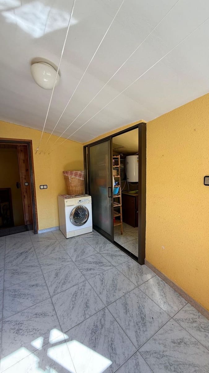 4 soverom Leilighet til salgs i Flix med garasje - € 57 000 (Ref: 9371261)