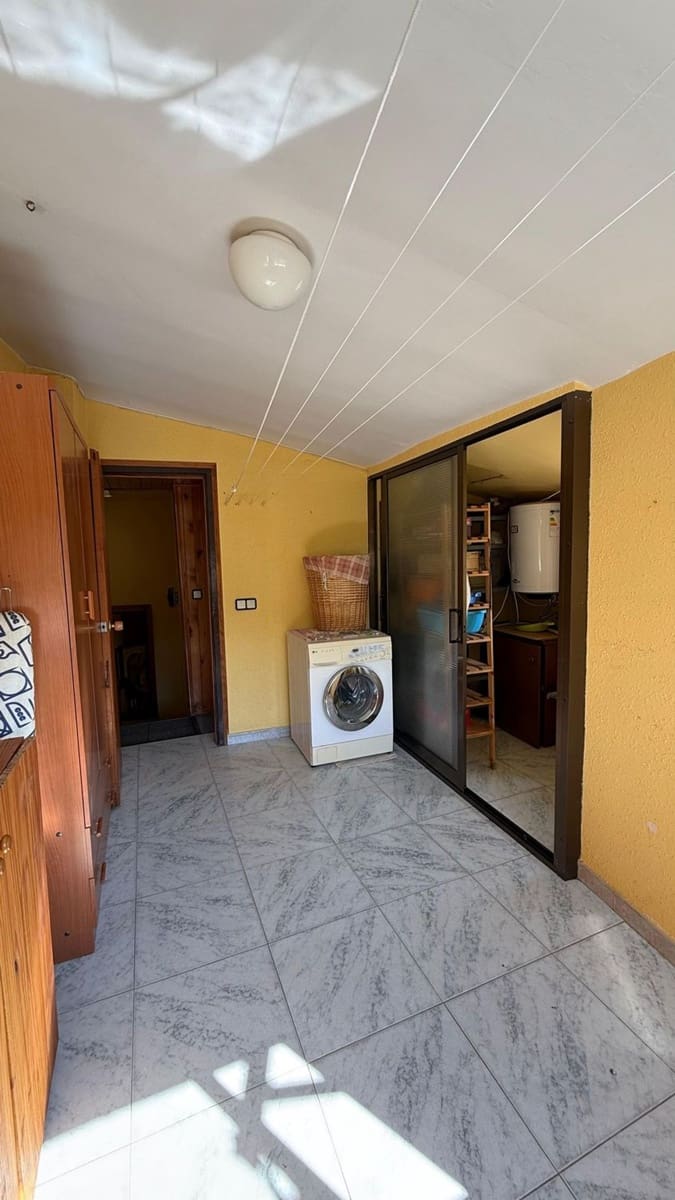 4 soverom Leilighet til salgs i Flix med garasje - € 57 000 (Ref: 9371261)