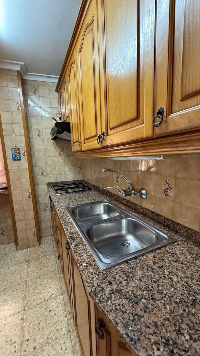 4 soverom Leilighet til salgs i Flix med garasje - € 57 000 (Ref: 9371261)