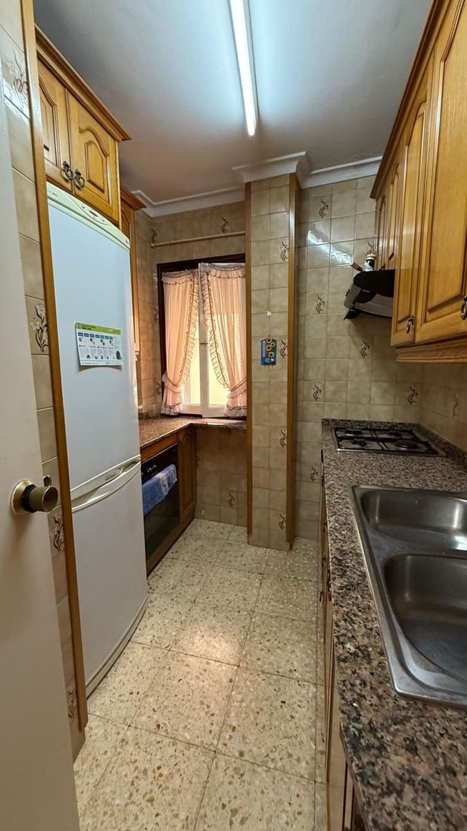 4 soverom Leilighet til salgs i Flix med garasje - € 57 000 (Ref: 9371261)