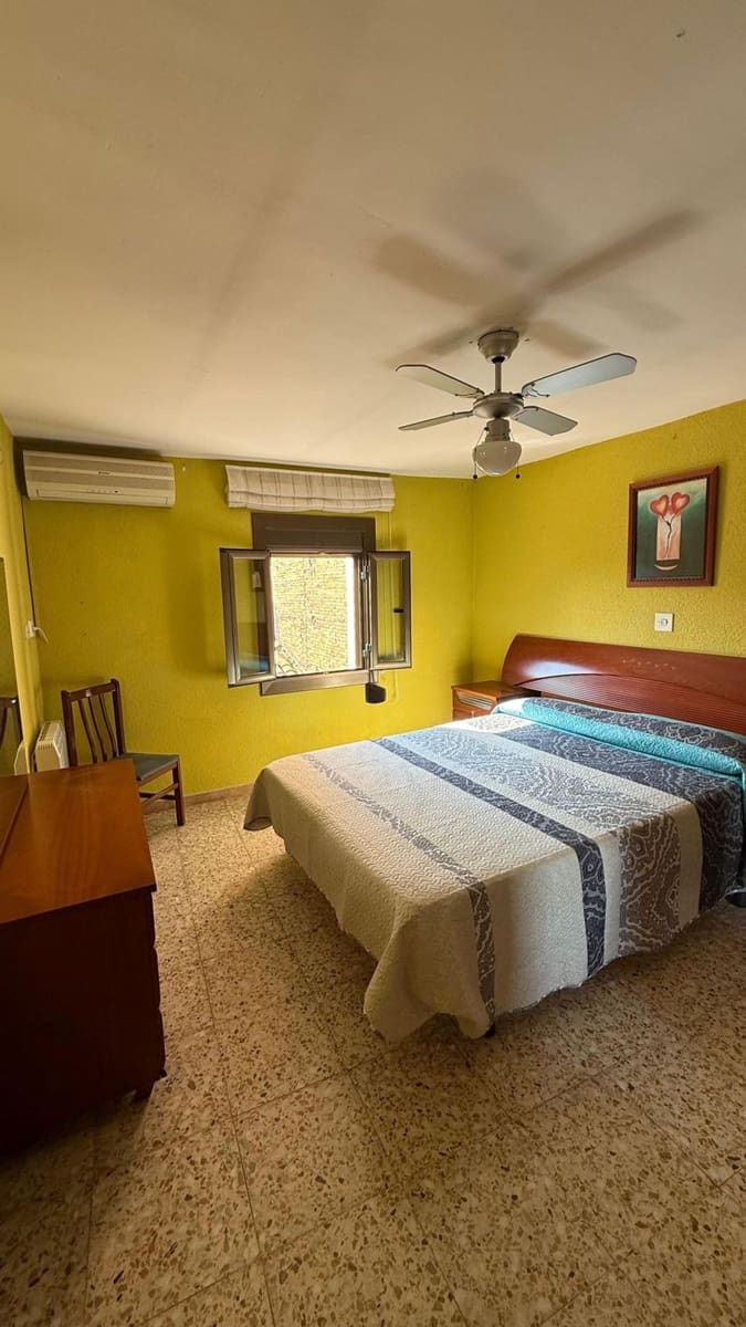 4 soverom Leilighet til salgs i Flix med garasje - € 57 000 (Ref: 9371261)