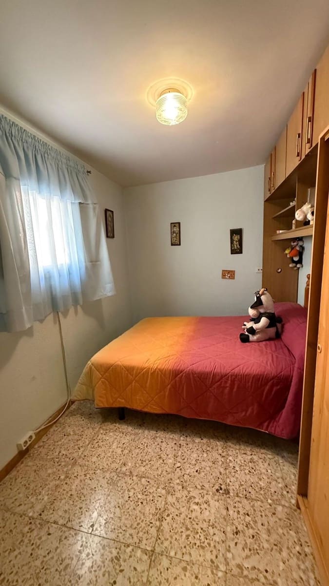 4 soverom Leilighet til salgs i Flix med garasje - € 57 000 (Ref: 9371261)