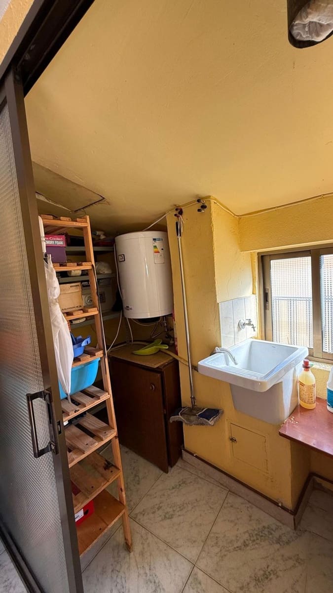 4 soverom Leilighet til salgs i Flix med garasje - € 57 000 (Ref: 9371261)