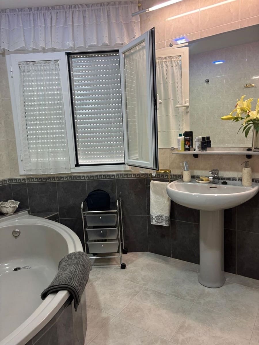 5 soveværelse Lejlighed til salg i Flix med garage - € 176.000 (Ref: 9371264)