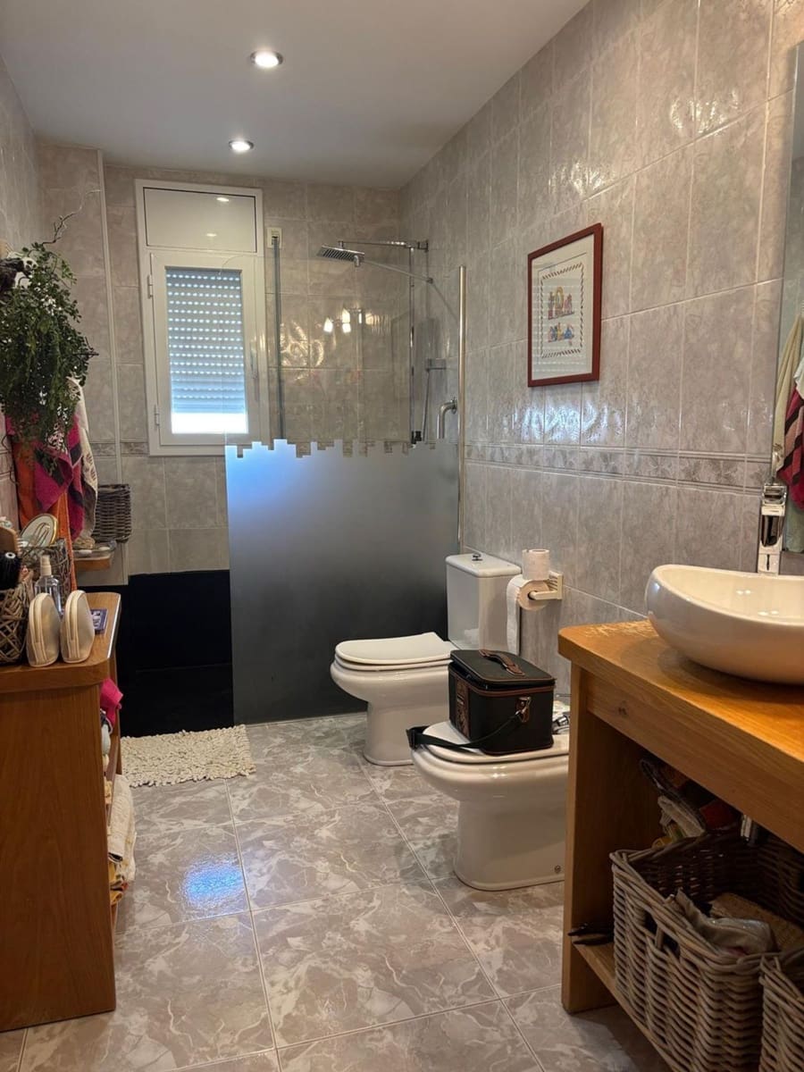 5 soveværelse Lejlighed til salg i Flix med garage - € 176.000 (Ref: 9371264)