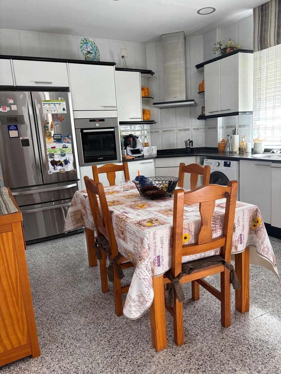 5 soveværelse Lejlighed til salg i Flix med garage - € 176.000 (Ref: 9371264)