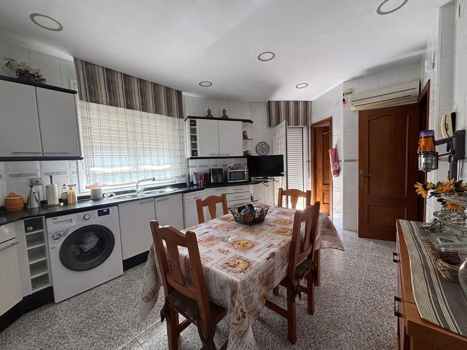 5 soveværelse Lejlighed til salg i Flix med garage - € 176.000 (Ref: 9371264)