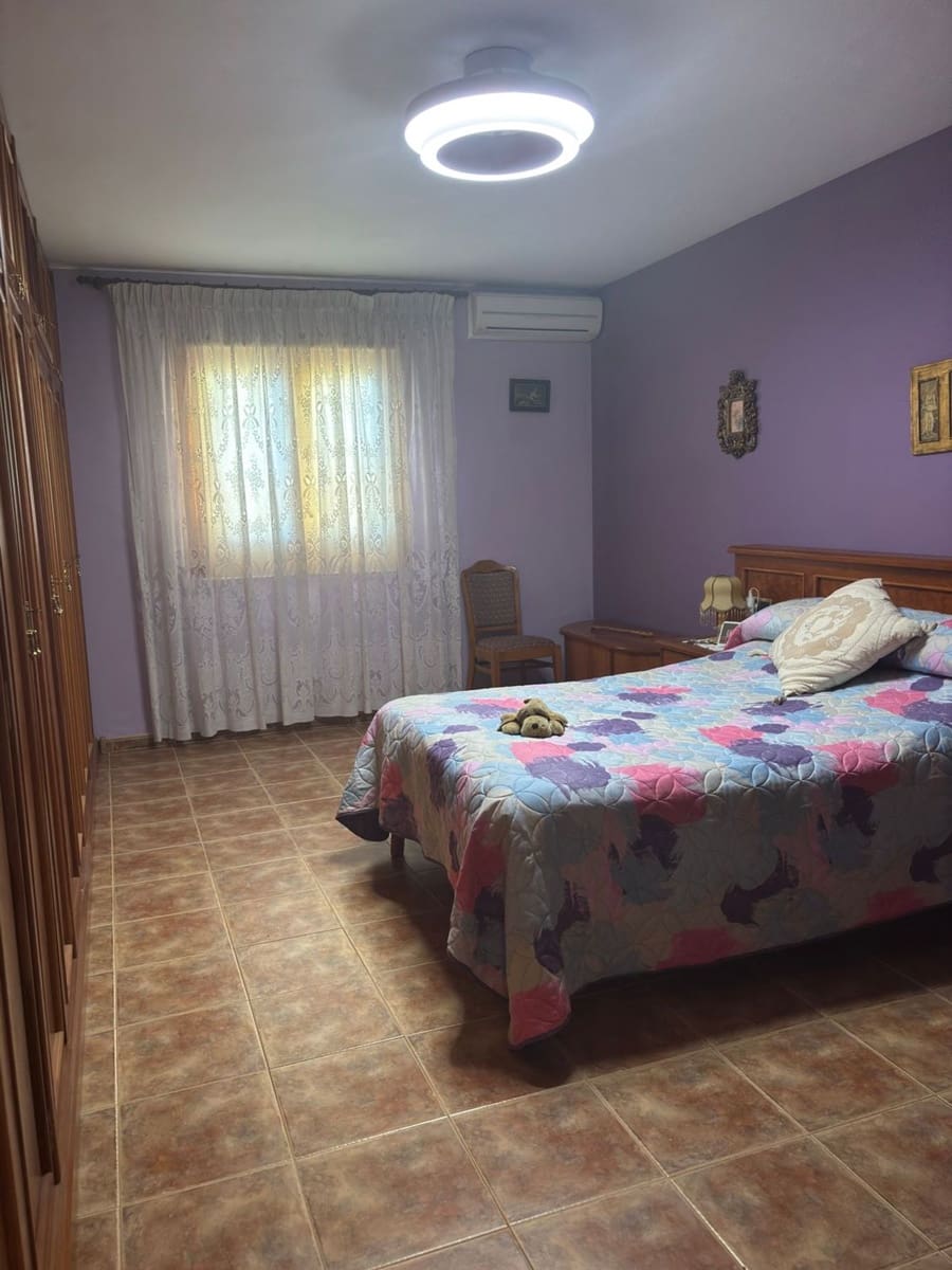 7 slaapkamer Finca/Landhuis te koop in Flix met zwembad garage - € 260.000 (Ref: 9371265)