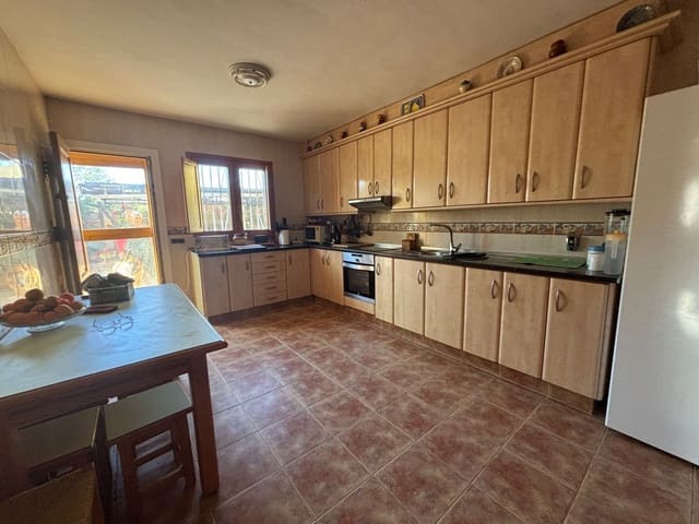 7 slaapkamer Finca/Landhuis te koop in Flix met zwembad garage - € 260.000 (Ref: 9371265)