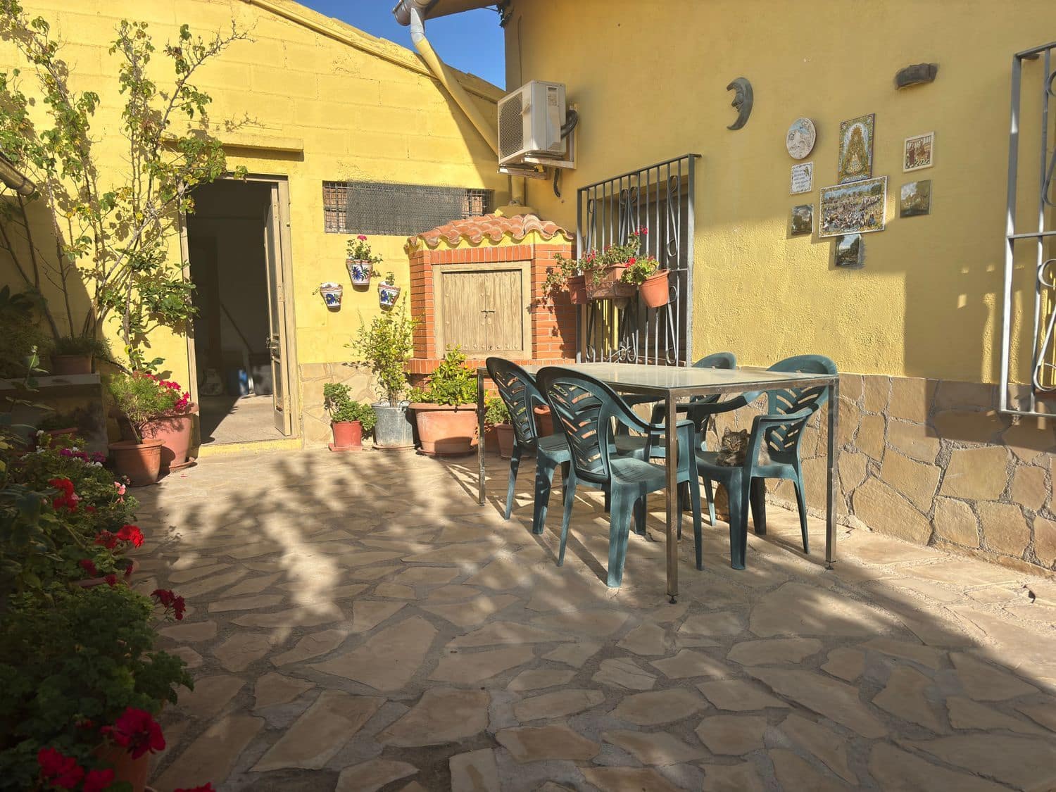 7 slaapkamer Finca/Landhuis te koop in Flix met zwembad garage - € 260.000 (Ref: 9371265)