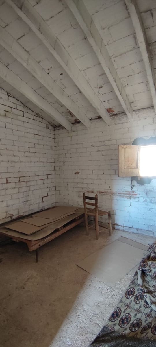 2 bedroom Finca/Country House for sale in Tivissa with garage - € 55,000 (Ref: 9371266)