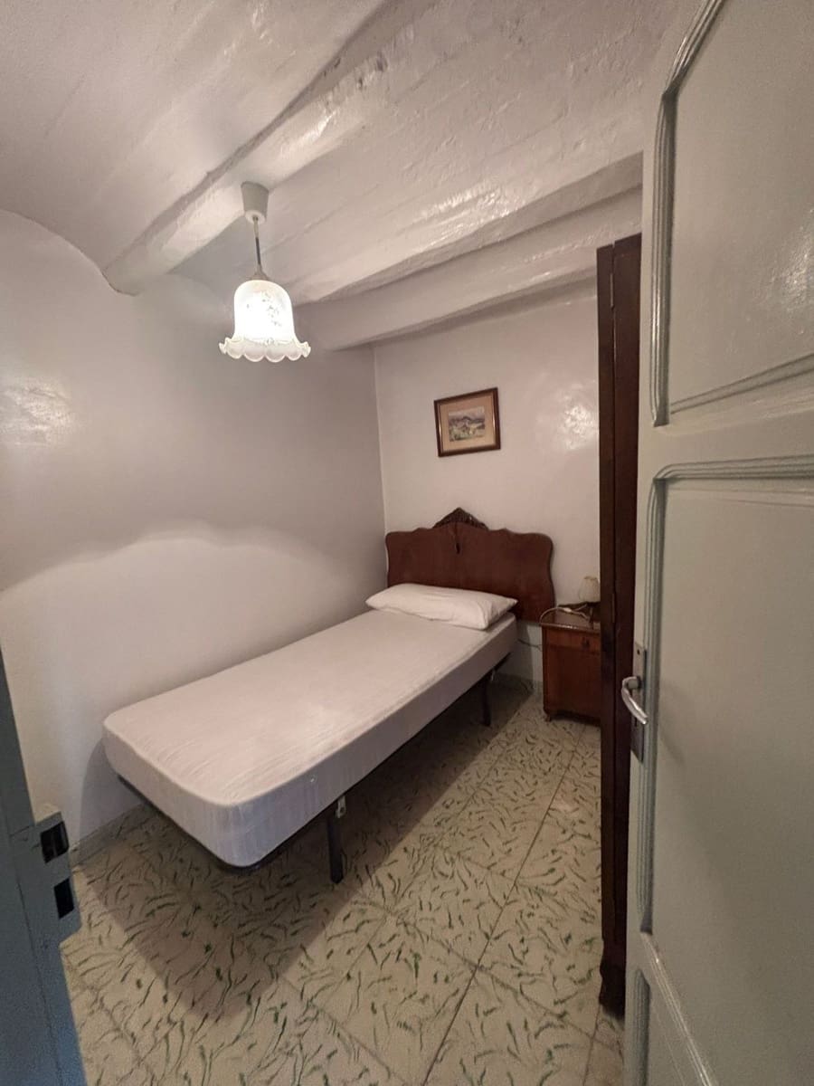 3 bedroom Finca/Country House for sale in Tivissa with garage - € 59,000 (Ref: 9513168)