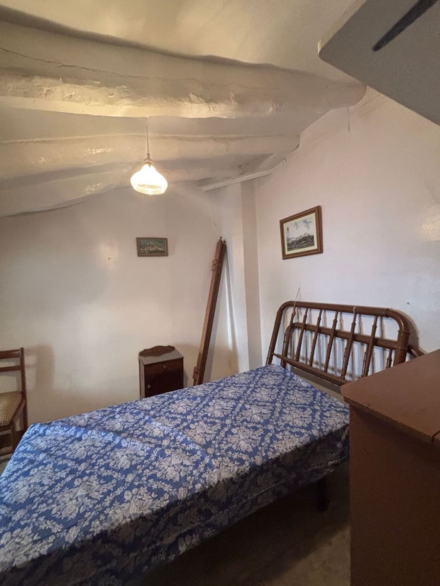 3 bedroom Finca/Country House for sale in Tivissa with garage - € 59,000 (Ref: 9513168)