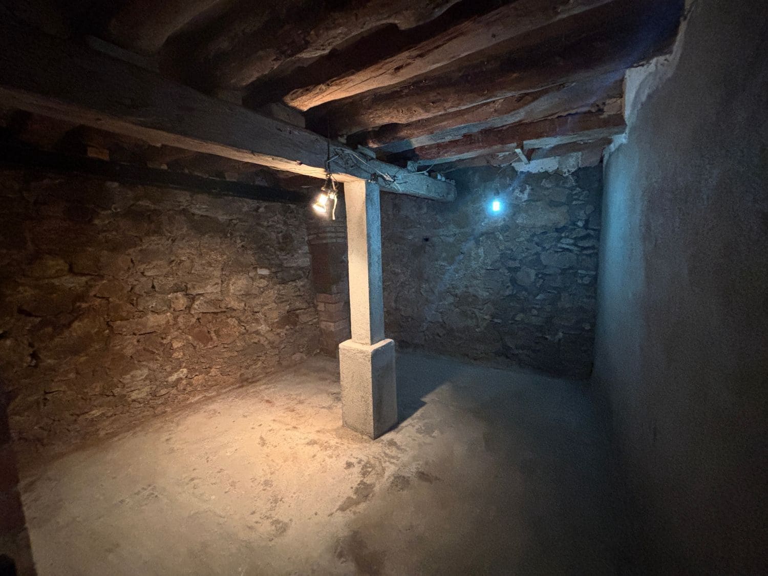 3 bedroom Finca/Country House for sale in Tivissa with garage - € 59,000 (Ref: 9513168)